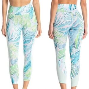 *NWT* Nike Women's Med Dri-fit Mid-rise Tight Fit Crop Length Activewear Legging